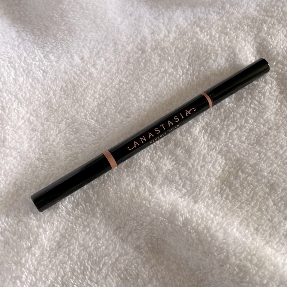 Brow Definer Triangle Tip Retractable Pencil With Spoolie